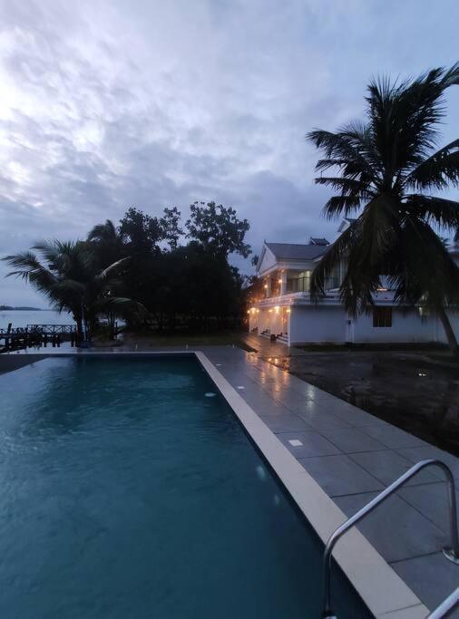 Riveria Portico Villa North Paravur Esterno foto